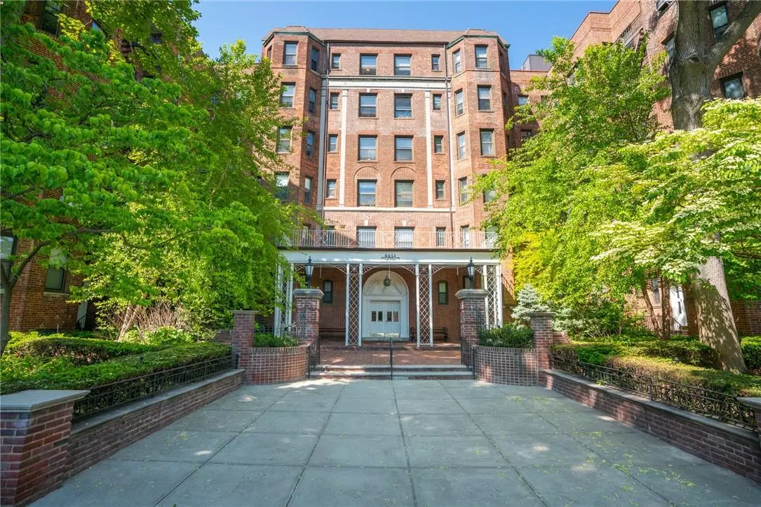 Kew Gardens, NY 11415,84-51 Beverly RD #2P