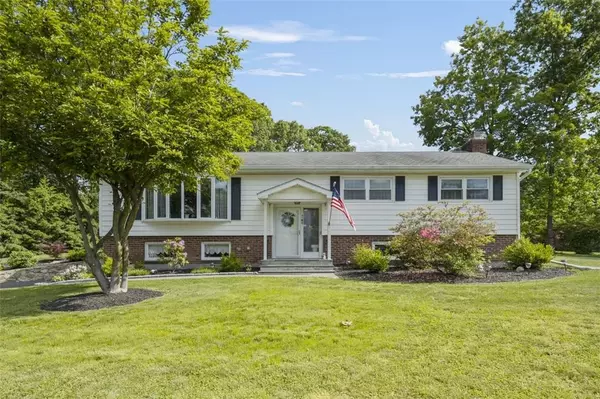 51 Edgehill DR, Wappingers Falls, NY 12590