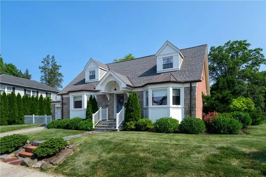 Pelham, NY 10803,1096 Hunter AVE