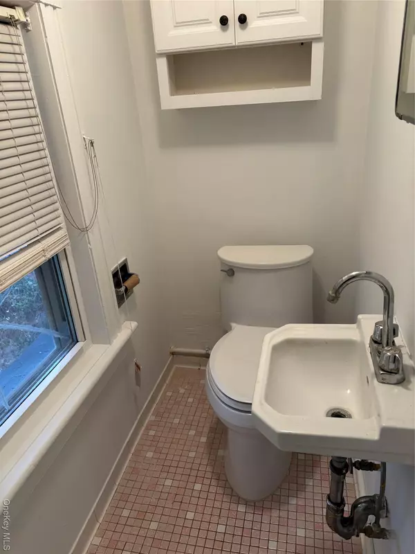 Ossining, NY 10562,23 Leonard ST