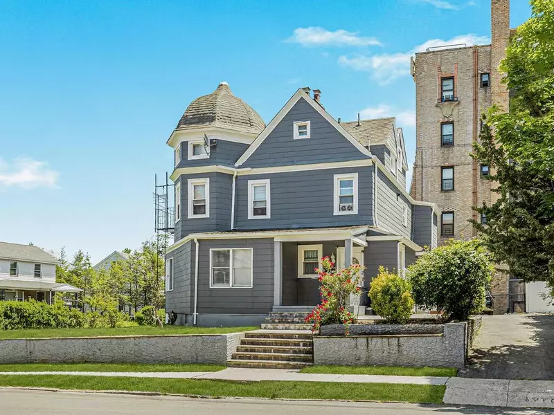 2 Euclid PL, New Rochelle, NY 10805