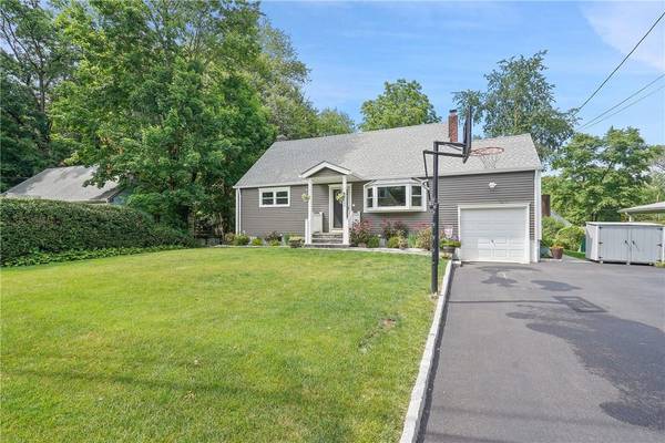 2042 Mcbride LN, Yorktown Heights, NY 10598