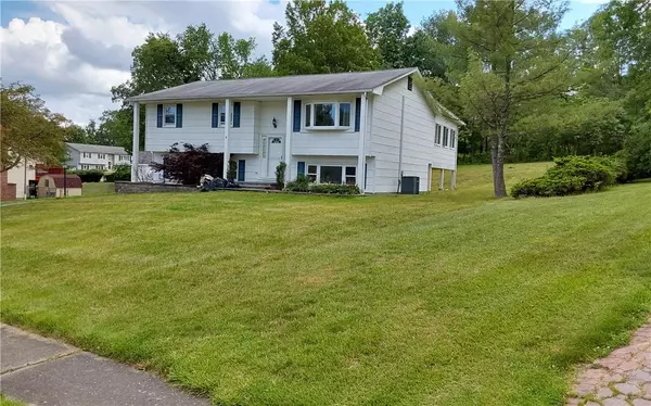 Highland Mills, NY 10930,4 Regina DR