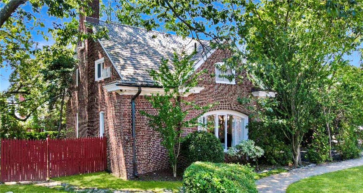 303 Centre AVE, New Rochelle, NY 10805