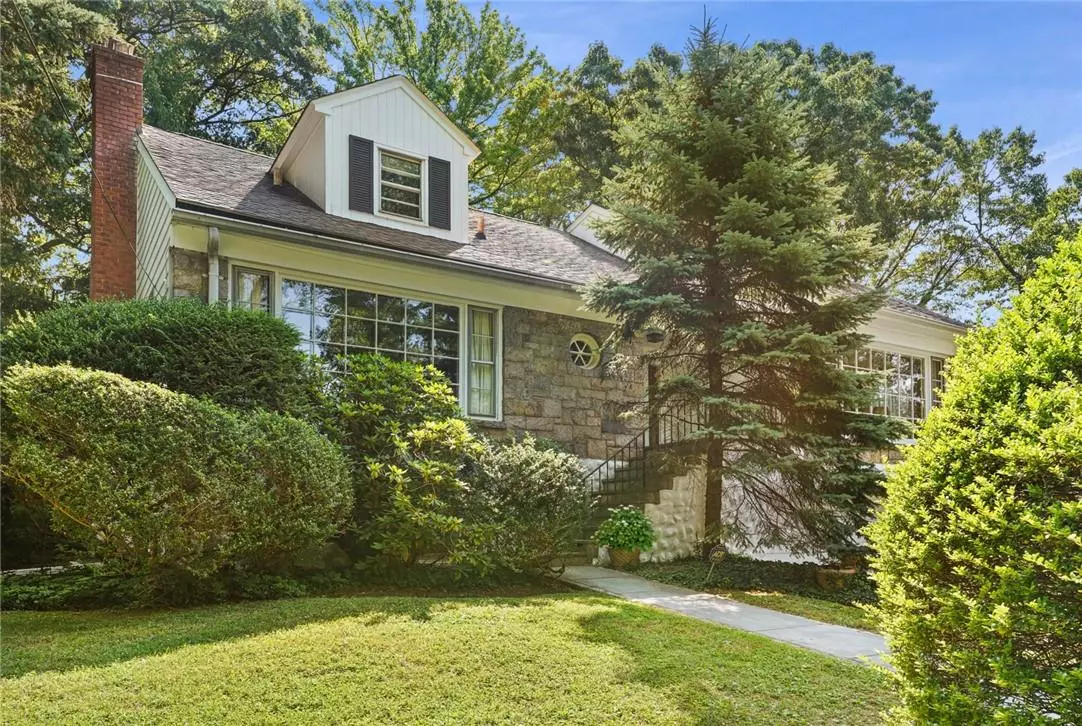 Bronxville, NY 10708,36 Devon RD