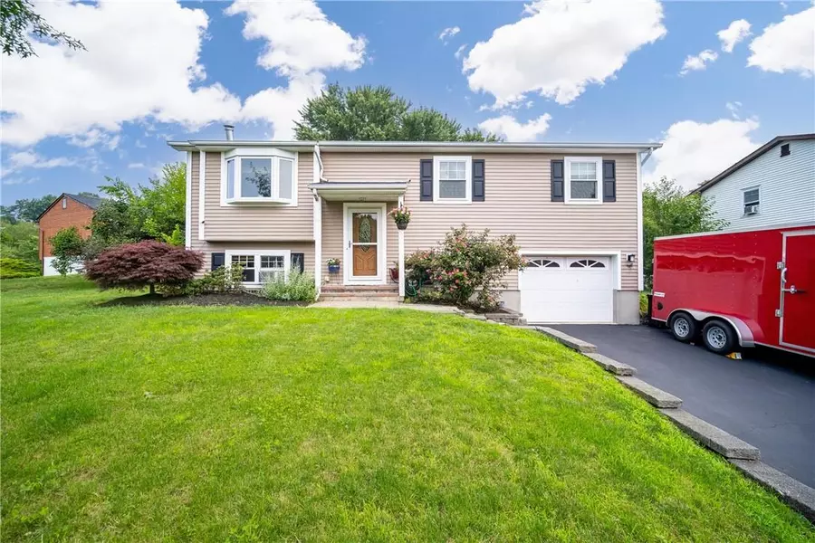 7 Buttermilk DR, New Windsor, NY 12553