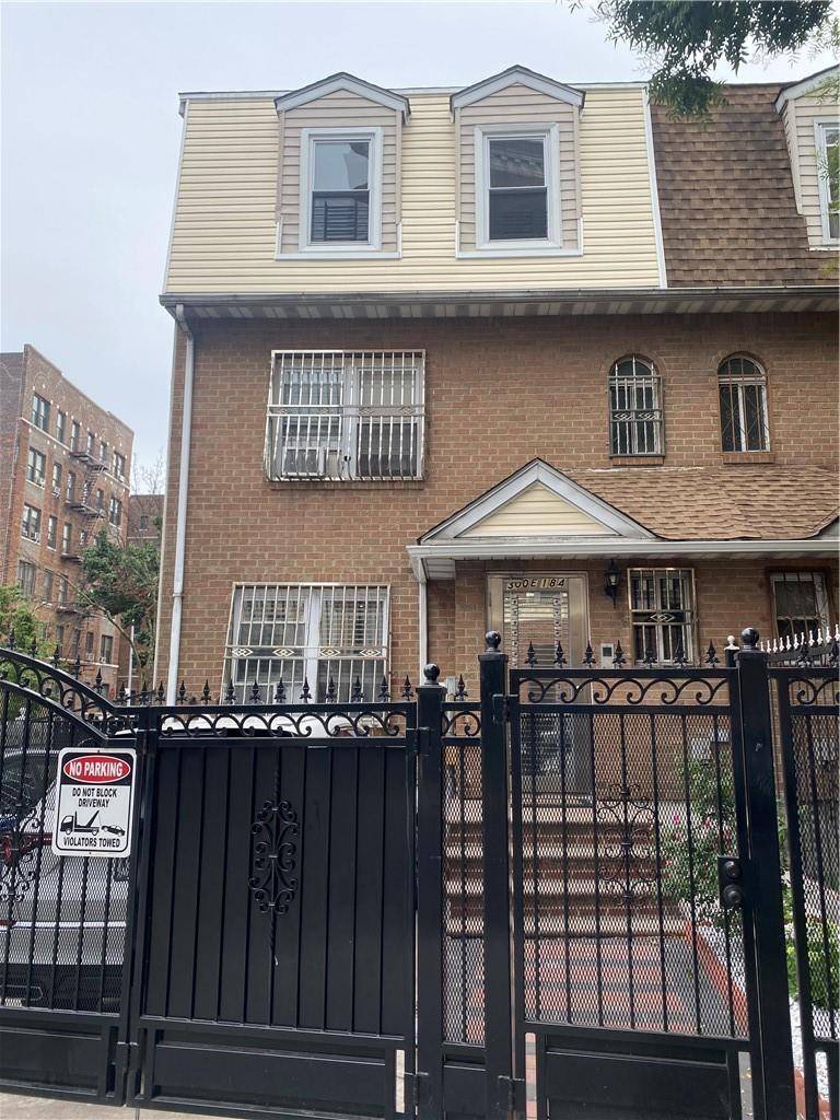 300 E 184th ST, Bronx, NY 10458