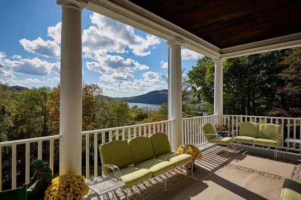 Tuxedo Park, NY 10987,74 Tower Hill LOOP