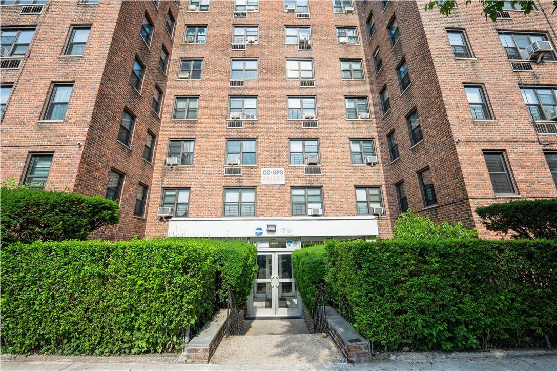 Bronx, NY 10468,2835 Webb AVE #3A