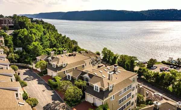 Dobbs Ferry, NY 10522,3 Rivercrest LN #504
