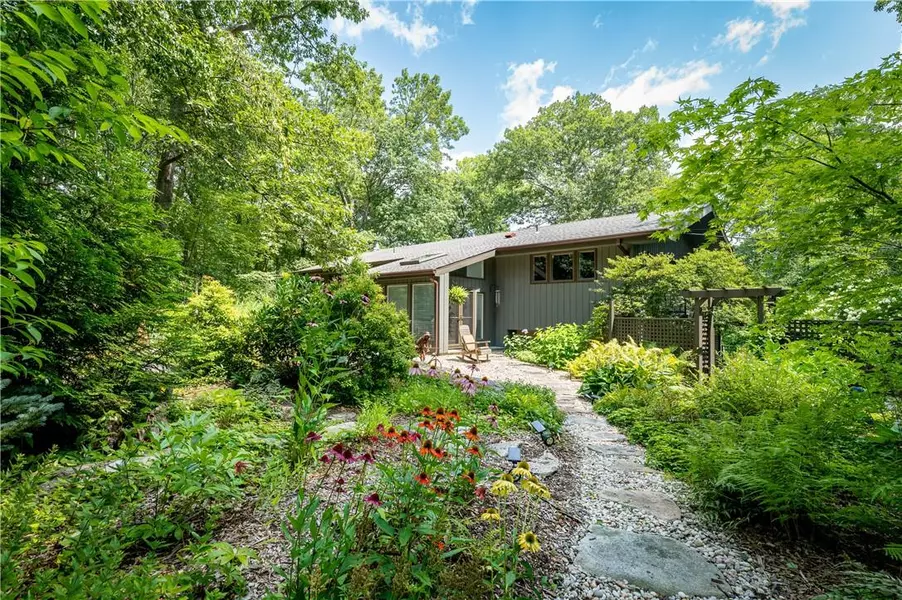 11 Peters LN, Pound Ridge, NY 10576