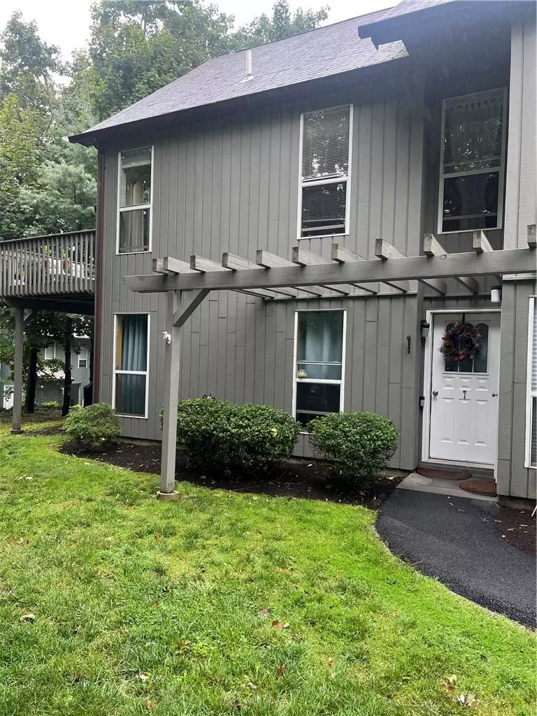 Peekskill, NY 10566,7 Elmwood CIR