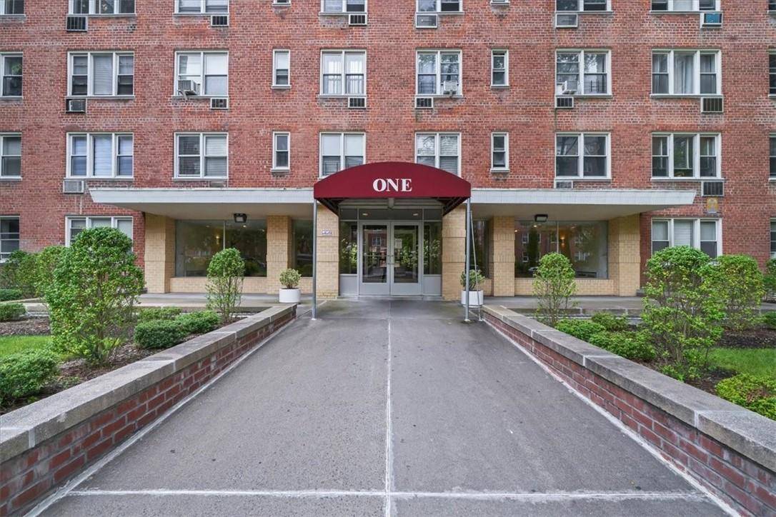1 Sadore LN #3X, Yonkers, NY 10710