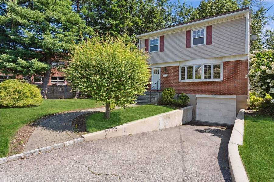 4 Orchard ST, Eastchester, NY 10709