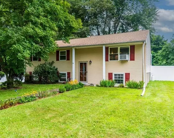 32 Daisy LN, Wappingers Falls, NY 12590