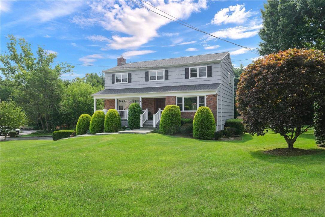 3 Paradise DR, Scarsdale, NY 10583