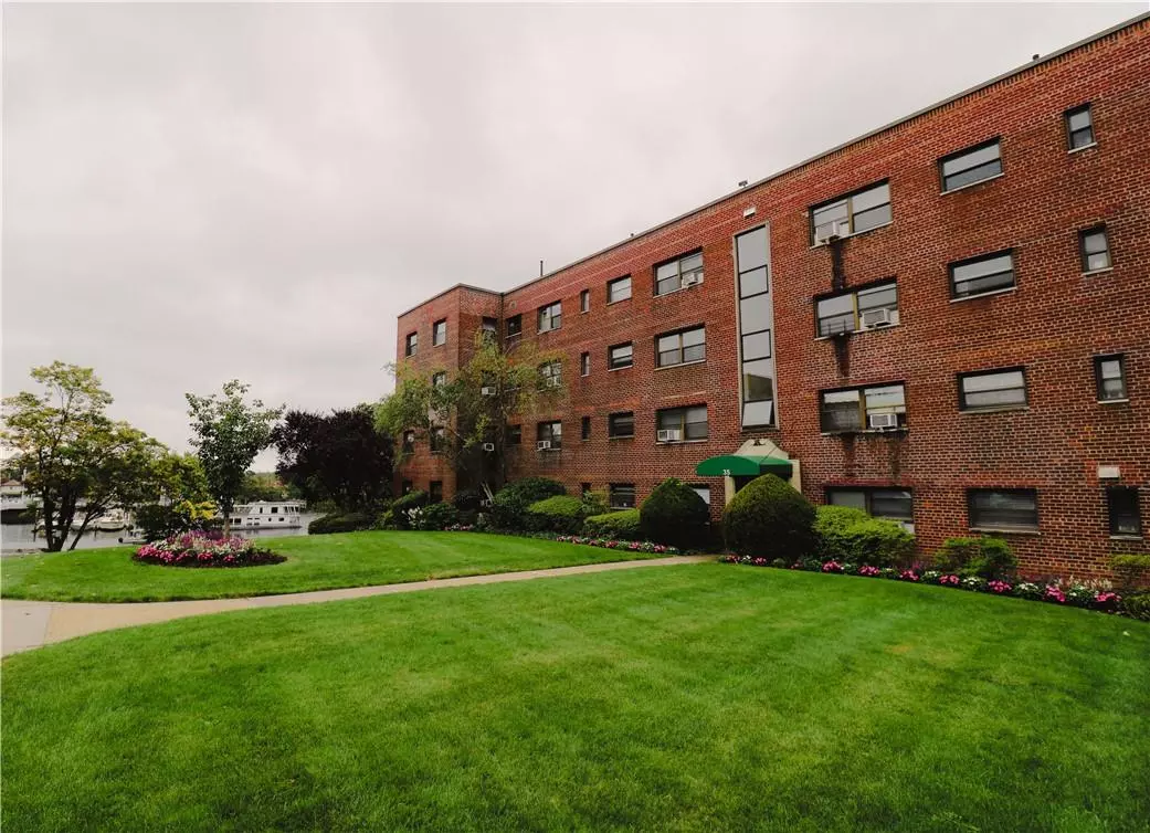 New Rochelle, NY 10805,35 Shady Glen CT #3G