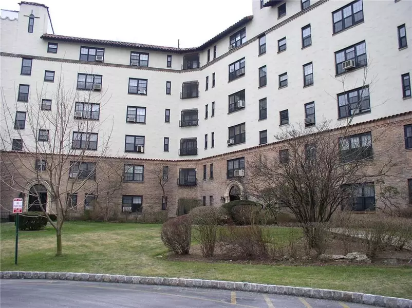 1273 North AVE #5/2E (ent #8), New Rochelle, NY 10804