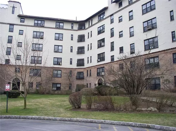 New Rochelle, NY 10804,1273 North AVE #5/2E (ent #8)