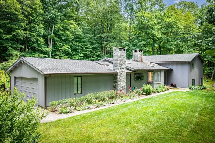 11 Tatomuck RD, Pound Ridge, NY 10576