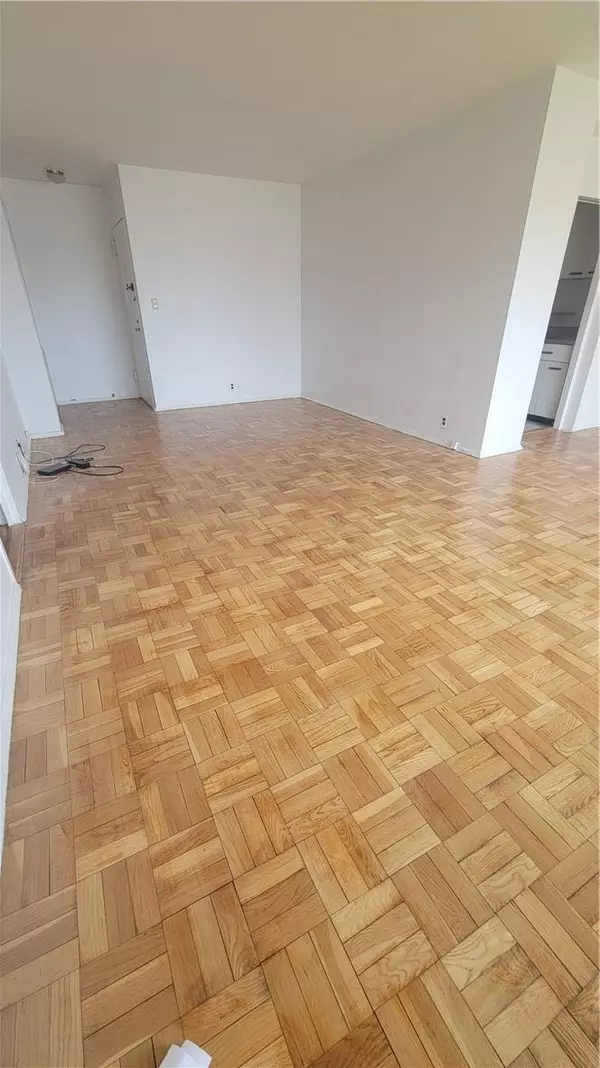 Bronx, NY 10468,8 Fordham Hill OVAL #16A