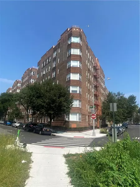 601 Pelham Pkwy #214, Bronx, NY 10467