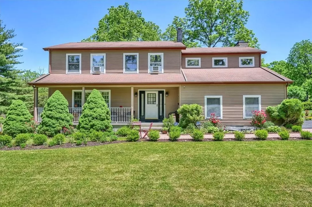 Hopewell Junction, NY 12533,1 Coach Lantern DR