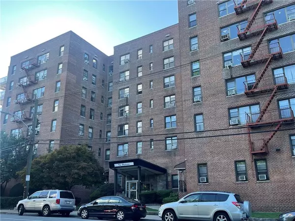 11 Bronx River RD #3J, Yonkers, NY 10704