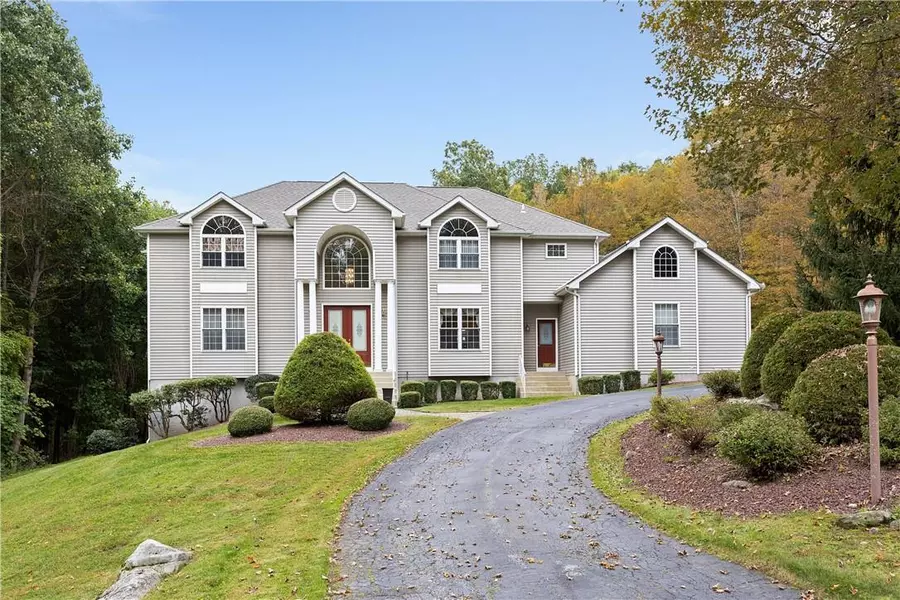 29 Pennebrook LN, Carmel, NY 10512