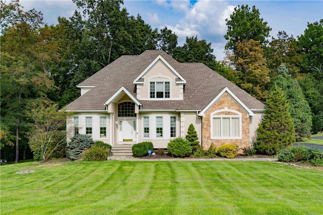 9 Autumn Chase DR, Hopewell Junction, NY 12533