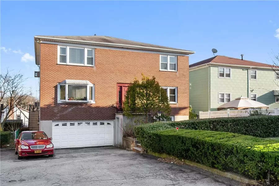 15 Bryn Mawr PL, Yonkers, NY 10701