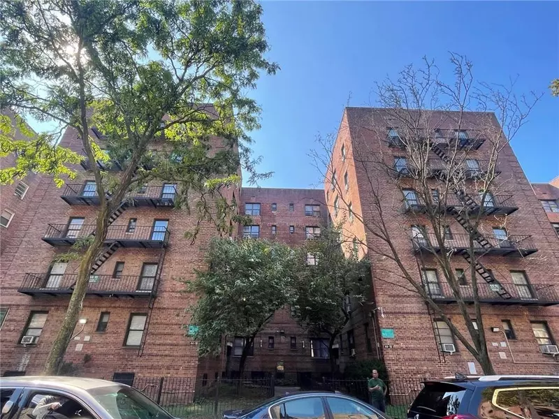 44-10 MacNish ST #3G, Elmhurst, NY 11373