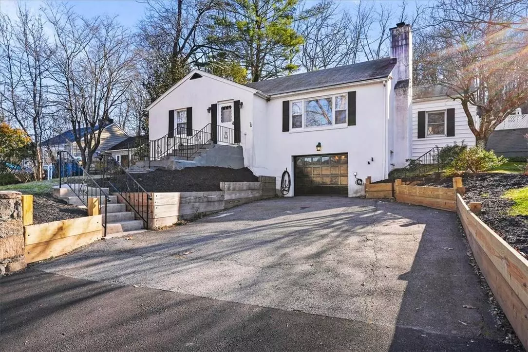 Bedford Hills, NY 10507,14 Woodland RD