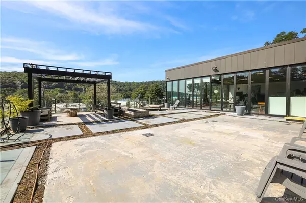 Hawthorne, NY 10532,168 Saw Mill River RD