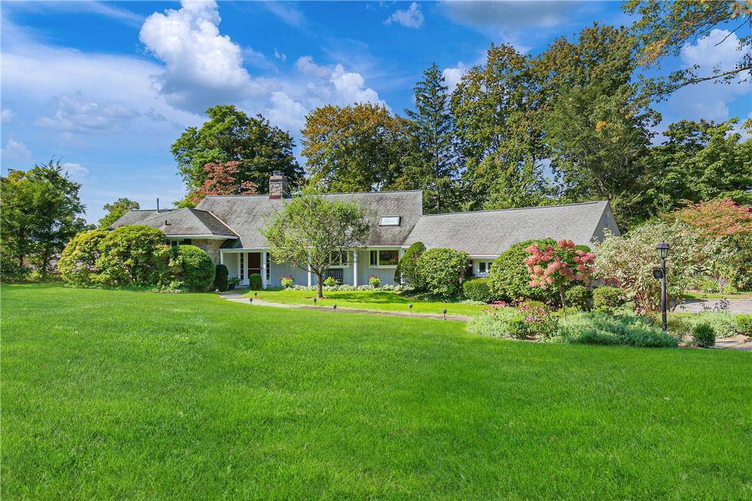 22 Axtell DR, Scarsdale, NY 10583