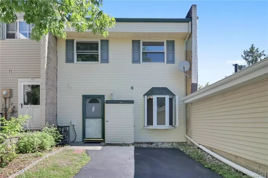 4 Golf DR, Florida, NY 10921