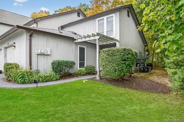 Yorktown Heights, NY 10598,1 Woods View CT #1