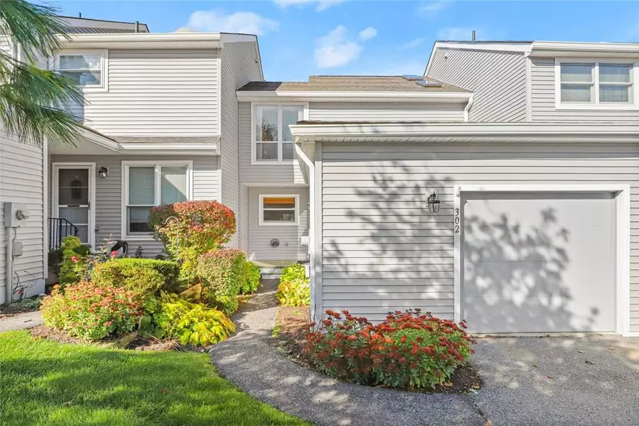 302 Woodsbrook DR #302, Mahopac, NY 10541