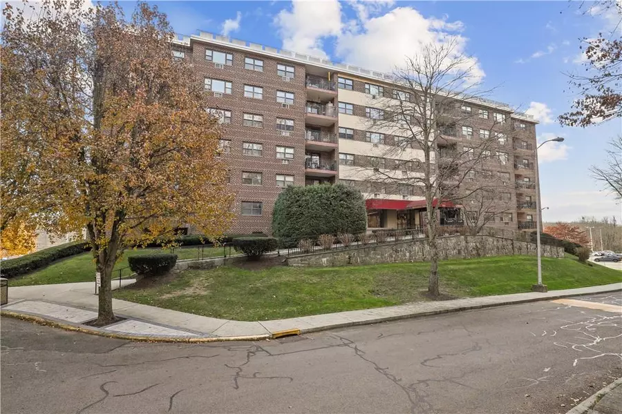 100 Diplomat #4F, Mount Kisco, NY 10549