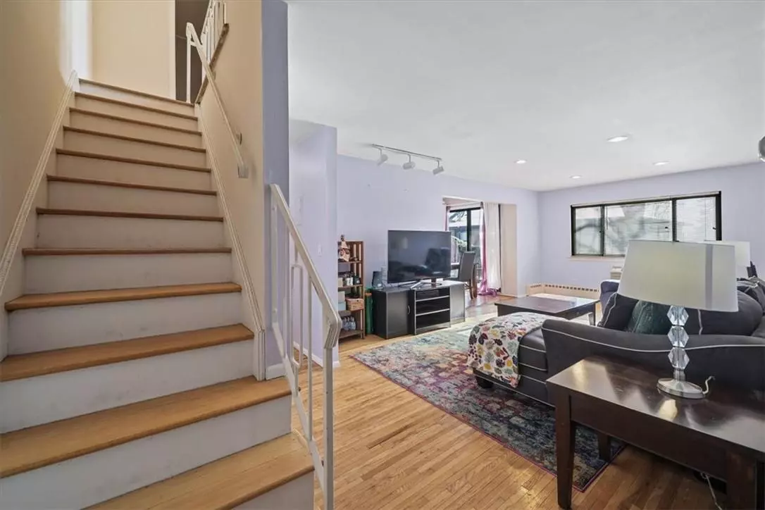 Piermont, NY 10968,6 W Lawrence Park DR #5