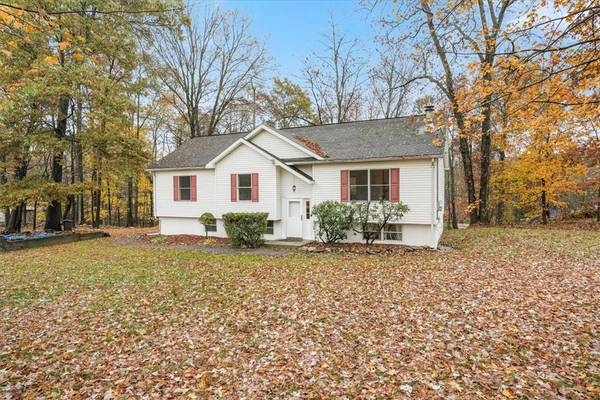 41 Martha CT, Bloomingburg, NY 12721