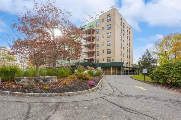 35 Stewart PL #402, Mount Kisco, NY 10549