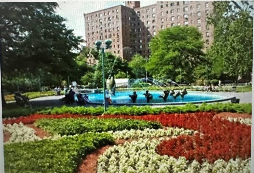 99 Metropolitan OVAL #9E, Bronx, NY 10462