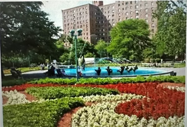 99 Metropolitan OVAL #9E, Bronx, NY 10462