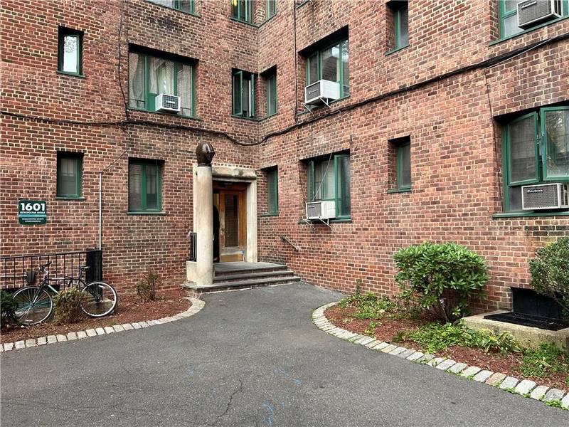 1601 Metropolitan AVE #5B, Bronx, NY 10462