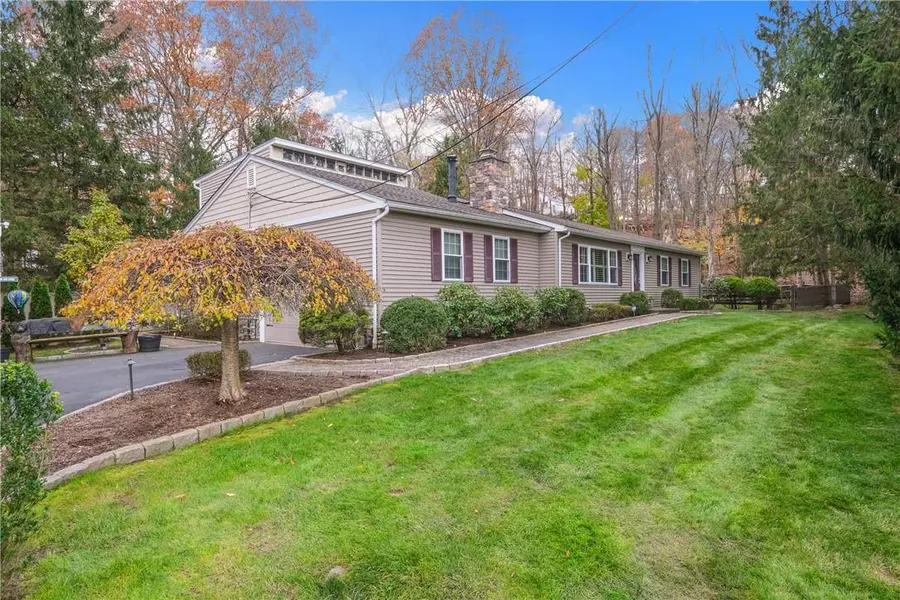 3 Valley CT, Mahopac, NY 10541