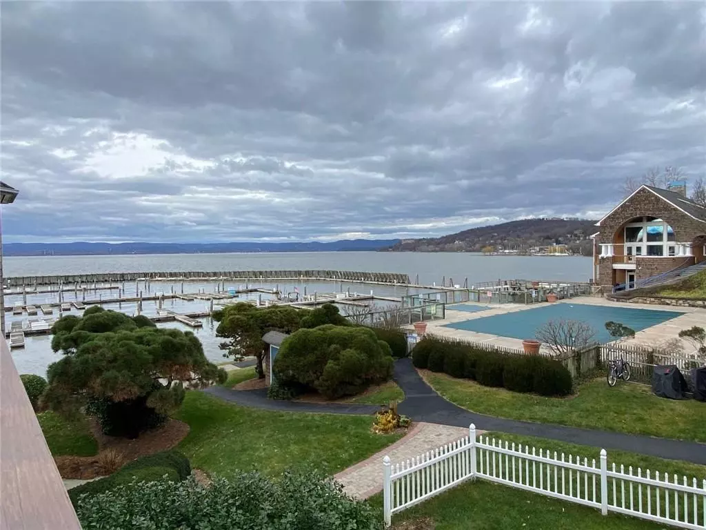 Croton-on-hudson, NY 10520,105 Half Moon Bay DR