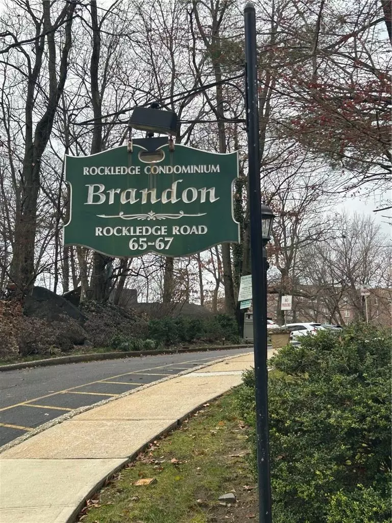 Bronxville, NY 10708,67 Rockledge RD #2D