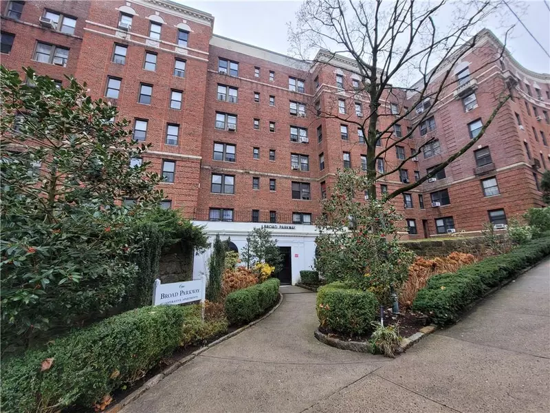 1 Broad Pkwy #5 H, White Plains, NY 10601