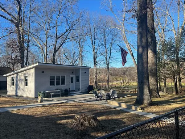 Putnam Valley, NY 10579,82 Floradan RD